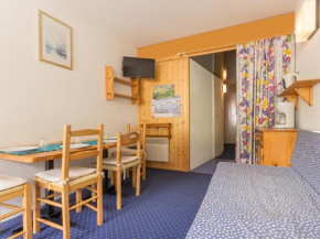 Studio ski aux pieds avec balcon et kitchenette, 4 pers - FR-1-346-467